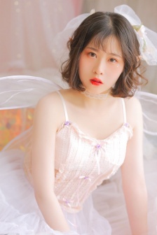 双手攀上两团少女峰舞蹈室